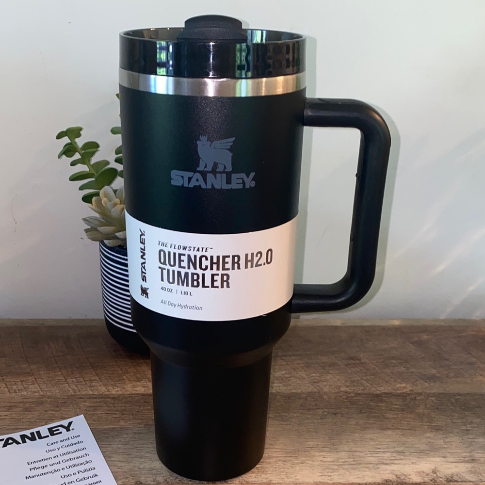 Stanley Black Quencher H2.0 FlowState Tumbler 40oz NWB - Picture 8 of 13